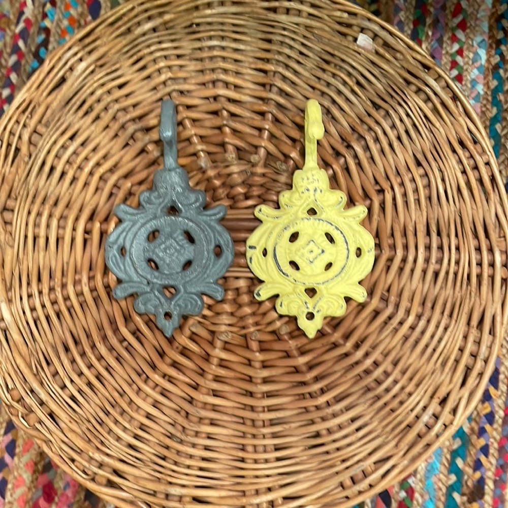 Set of seven Painted Metal Wall Hooks: gray,blue,pink, & yellow - Picture 2 of 4